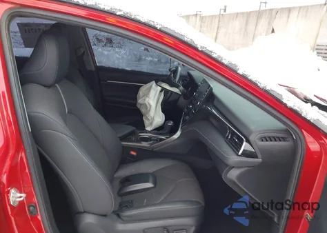 2022 Toyota Camry Xse Hybrid z USA, uszkodzony, nr VIN 4T1K31AK8NU043938